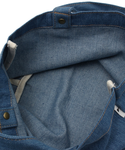 niko and...(ニコアンド)の「オリジナルニコロゴトートバッグS【niko and...】(トートバッグ・ブルー/ホワイト/ブラック・0)」の11枚目の写真