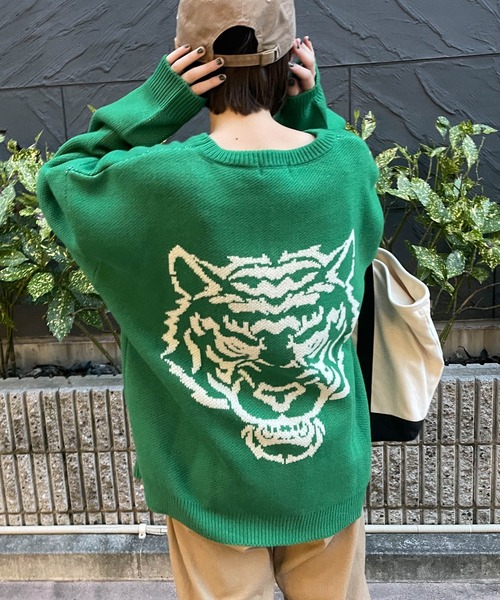 WEGO(ウィゴー)の「WEGO/カレッジロゴBIGセーター(ニット/セーター・メンズ・ホワイト/ベージュ/ネイビー/グリーン・FREE)」の4枚目の写真