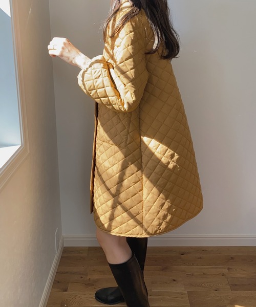 LAUIR（ラウアー）の「ノーカラーキルティングコート（ノーカラーコート・レディース・キャメル/ブラック/アイボリー・MEDIUM/LARGE/SMALL）」の8枚目の写真