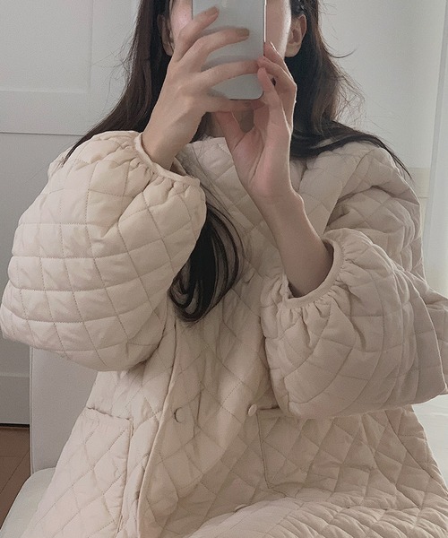 LAUIR（ラウアー）の「ノーカラーキルティングコート（ノーカラーコート・レディース・キャメル/ブラック/アイボリー・MEDIUM/LARGE/SMALL）」の11枚目の写真