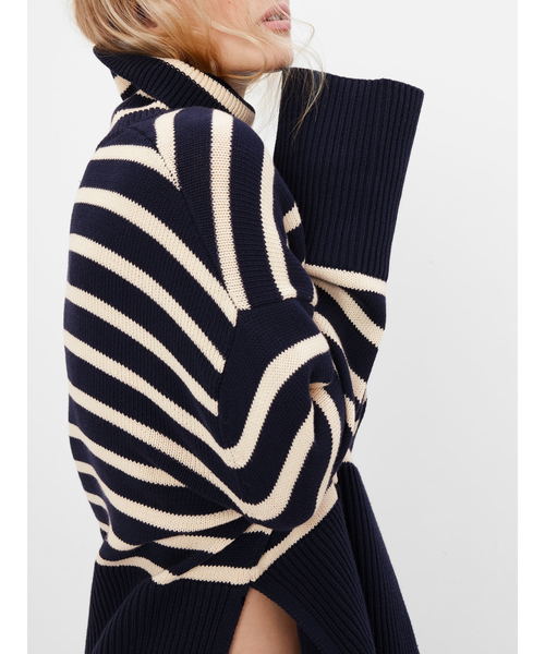 GAP（ギャップ）の「オーバーサイズ タートルネックセーター（ニット/セーター・レディース・ホワイト/ブラック/ネイビー/ブルー/グリーン/その他・S/M/L/XL/XS/XXS）」の8枚目の写真