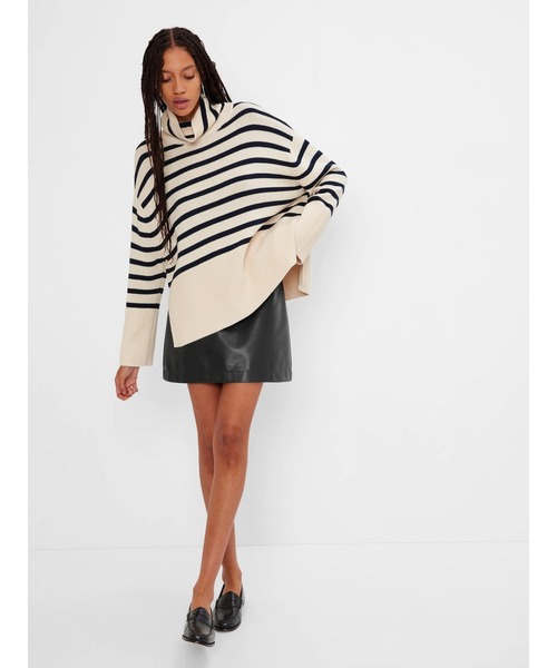 GAP（ギャップ）の「オーバーサイズ タートルネックセーター（ニット/セーター・レディース・ホワイト/ブラック/ネイビー/ブルー/グリーン/その他・S/M/L/XL/XS/XXS）」の2枚目の写真
