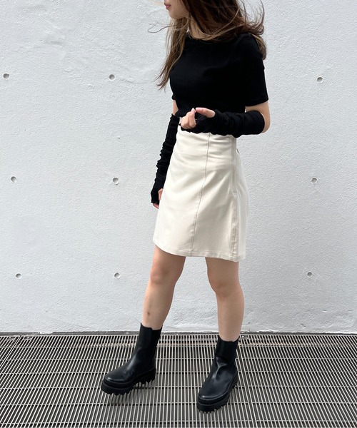 one way（ワンウェイ）の「アームウォーマー付きリブトップス（Tシャツ/カットソー・レディース・ブラック/ベージュ/ライトグリーン・FREE）」の12枚目の写真