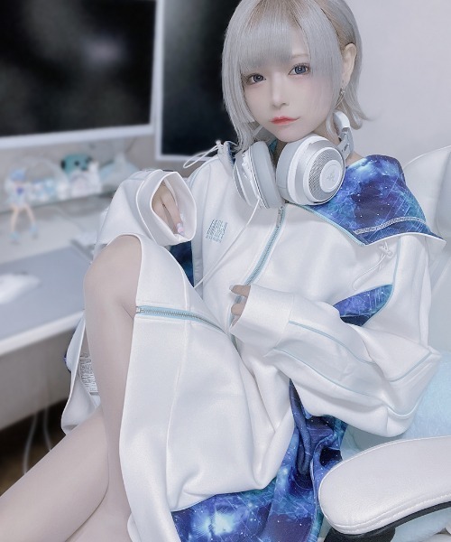 ililil（イルイルイル）の「『ililil/イルイルイル』サイバー