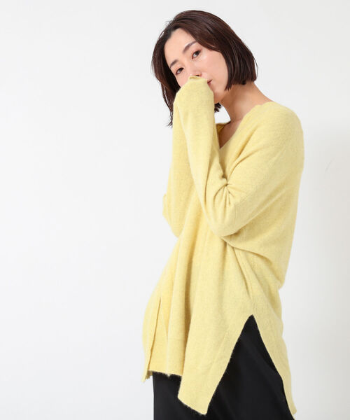 NOLLEY’S（ノーリーズ）の「《手洗い可能》ウォッシャブルヘアリーニットキーネックオーバーサイズ（ニット/セーター・レディース・ベージュ/グレー/イエロー/ベビーピンク・FREE）」の4枚目の写真