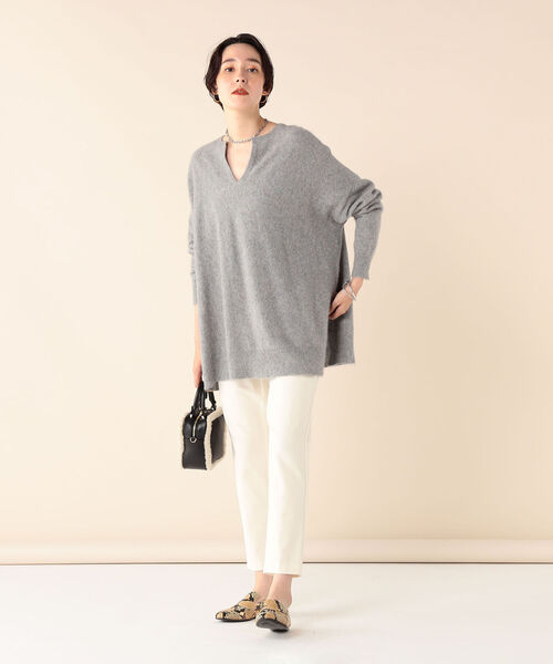 NOLLEY’S（ノーリーズ）の「《手洗い可能》ウォッシャブルヘアリーニットキーネックオーバーサイズ（ニット/セーター・レディース・ベージュ/グレー/イエロー/ベビーピンク・FREE）」の11枚目の写真