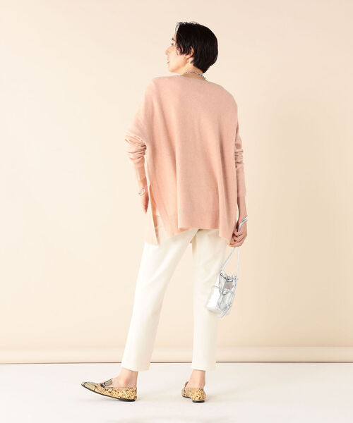 NOLLEY’S（ノーリーズ）の「《手洗い可能》ウォッシャブルヘアリーニットキーネックオーバーサイズ（ニット/セーター・レディース・ベージュ/グレー/イエロー/ベビーピンク・FREE）」の14枚目の写真