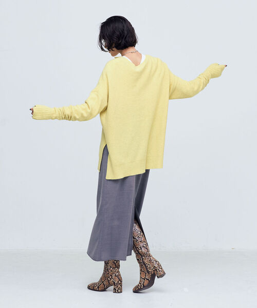 NOLLEY’S（ノーリーズ）の「《手洗い可能》ウォッシャブルヘアリーニットキーネックオーバーサイズ（ニット/セーター・レディース・ベージュ/グレー/イエロー/ベビーピンク・FREE）」の9枚目の写真