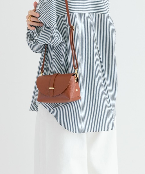 URBAN RESEARCH（アーバンリサーチ）の「レザーミニショルダーバッグ（ショルダーバッグ・レディース・ブラック/アイボリー/パープル系その他/ダークグレー/カーキ/ライトブルー/ピンクベージュ/グリーン/シルバー/ラベンダー/ゴールド/レッド/ブラウン/ホワイト・-）」の16枚目の写真