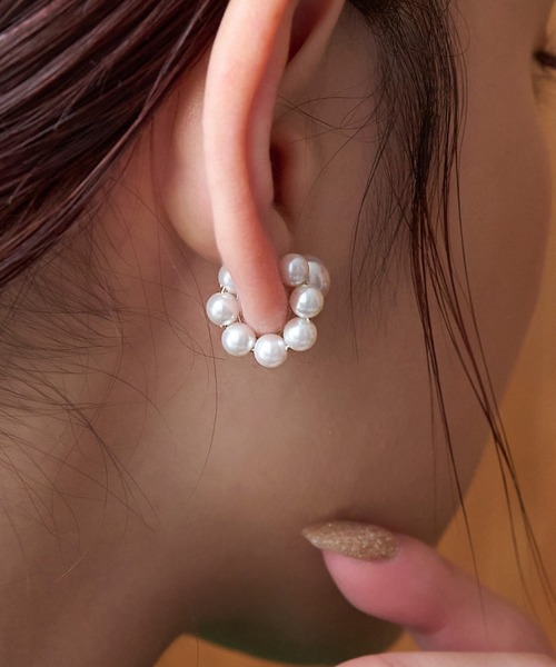 Phoebe（フィービィー）の「ディファレントサイズパールイヤリング（イヤリング・レディース・ホワイト・FREE）」の2枚目の写真