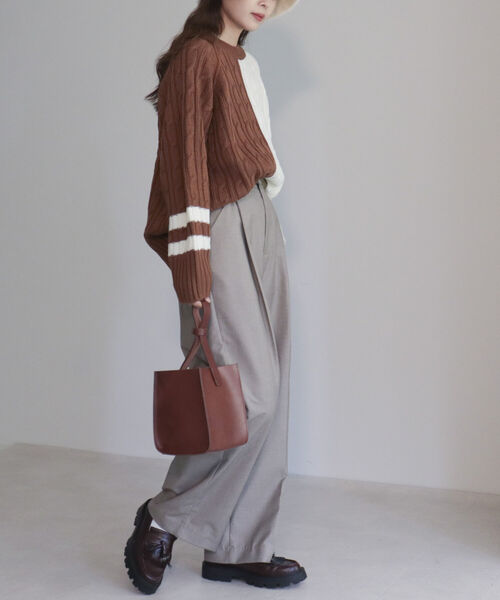 fredy emue（フレディエミュ）の「バイカラーケーブルニット（ニット/セーター・レディース・ブラウン/グレー/ラベンダー・38）」の5枚目の写真