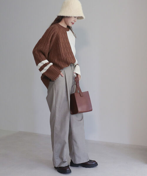 fredy emue（フレディエミュ）の「バイカラーケーブルニット（ニット/セーター・レディース・ブラウン/グレー/ラベンダー・38）」の6枚目の写真