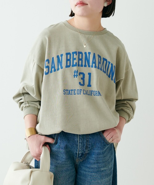 PUAL CE CIN（ピュアルセシン）の「プレーティング加工カレッジロゴプリントプルオーバー（Tシャツ/カットソー・レディース・ライトベージュ/ベージュ/グレー・FREE）」の2枚目の写真