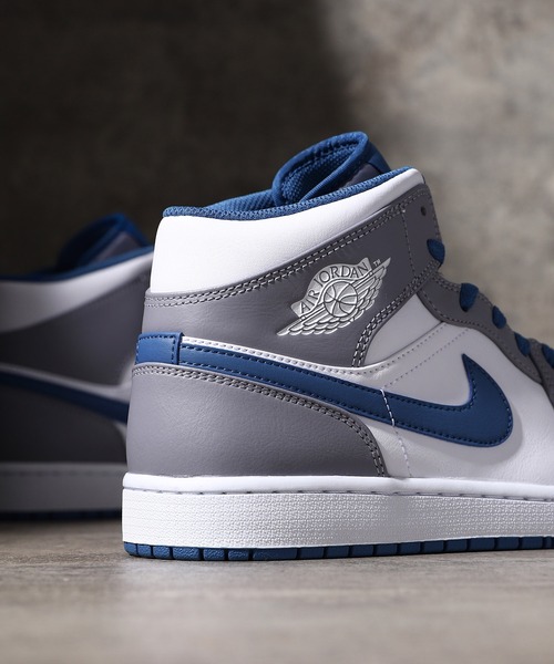 NIKE(ナイキ)の「NIKE AIR JORDAN 1 MID DQ8426-014(スニーカー・メンズ・グレー・27cm/27.5cm/28cm/26cm/26.5cm/28.5cm/29cm)」の3枚目の写真