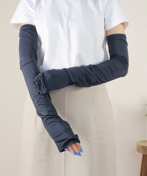 emesuelee(エメスーリー)の「キシリトール加工 UV&冷感アームカバー 60cm UPF50+(アームカバー・レディース・ブラック/ネイビー/ブラック系1/ブラック系2/ネイビー系1/ネイビー系2・フリー)」の7枚目の写真