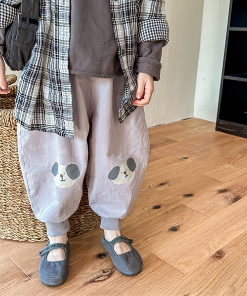 aimoha（アイモハ）の「【aimoha-KIDS-】子供服　可愛い猫ワッペンプリント裾絞りパンツ（その他パンツ・キッズ・グレー/ダークベージュ・90/100/110/120/130/80）」の2枚目の写真