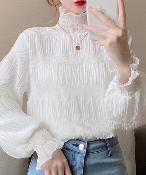 shopnikoniko(ショップニコニコ)の「フリル袖シャーリングシアートップス(シャツ/ブラウス・レディース・ベージュ/ホワイト/ブラック・フリー)」の2枚目の写真