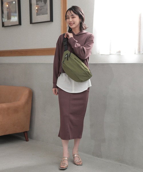 ALTROSE(アルトローズ)の「ナイロン ボディバッグ ユニセックス 男女兼用 ティム(ボディバッグ/ウエストポーチ・レディース・ブラウン/カーキ/アイボリー/ブラック/グレー/ベージュ/シルバー・FREE)」の11枚目の写真