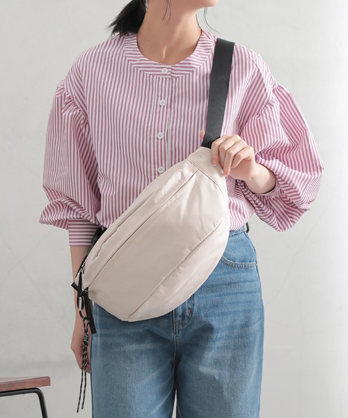 ALTROSE(アルトローズ)の「ナイロン ボディバッグ ユニセックス 男女兼用 ティム(ボディバッグ/ウエストポーチ・レディース・ブラウン/カーキ/アイボリー/ブラック/グレー/ベージュ/シルバー・FREE)」の17枚目の写真