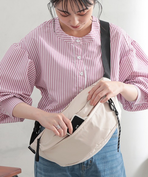 ALTROSE(アルトローズ)の「ナイロン ボディバッグ ユニセックス 男女兼用 ティム(ボディバッグ/ウエストポーチ・レディース・ブラウン/カーキ/アイボリー/ブラック/グレー/ベージュ/シルバー・FREE)」の18枚目の写真