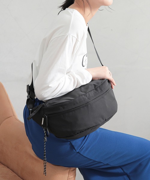 ALTROSE(アルトローズ)の「ナイロン ボディバッグ ユニセックス 男女兼用 ティム(ボディバッグ/ウエストポーチ・レディース・ブラウン/カーキ/アイボリー/ブラック/グレー/ベージュ/シルバー・FREE)」の20枚目の写真