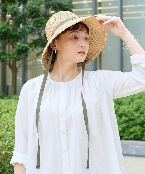 Actually(アクチュアリー)の「リボンの付け替えができる ラフィアハット(ハット・レディース・ナチュラル・フリー)」の3枚目の写真