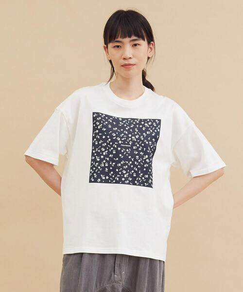 FRAPBOIS（フラボア）の「テイスフラワーT（Tシャツ/カットソー・レディース・ブラック/ホワイト・1/2）」の2枚目の写真