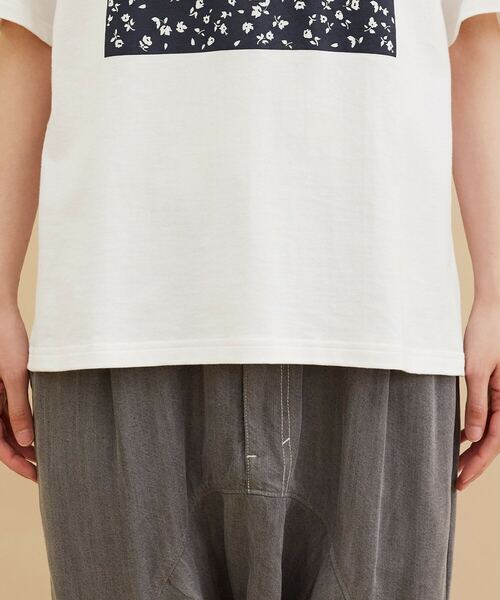 FRAPBOIS（フラボア）の「テイスフラワーT（Tシャツ/カットソー・レディース・ブラック/ホワイト・1/2）」の6枚目の写真