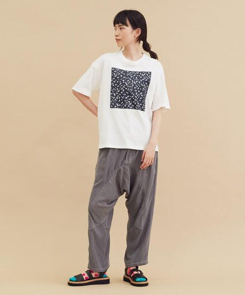 FRAPBOIS（フラボア）の「テイスフラワーT（Tシャツ/カットソー・レディース・ブラック/ホワイト・1/2）」の4枚目の写真