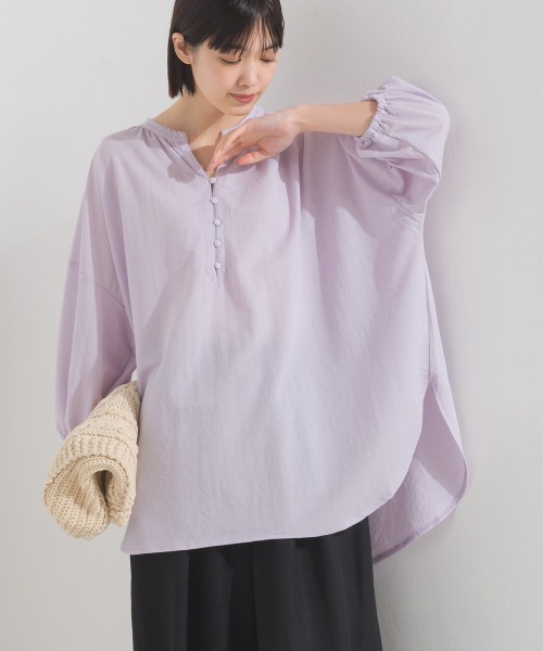 OMNES(オムネス)の「接触冷感ヘンリーネック5分袖裾ラウンドプルオーバー(Tシャツ/カットソー・レディース・チャコールグレー/モカ/イエロー/ブラック/ホワイト/ブルー/ブルー系その他/ラベンダー/ホワイト系その他/ブラウン/グリーン/キャメル/イエロー系その他/グレー・FREE)」の11枚目の写真