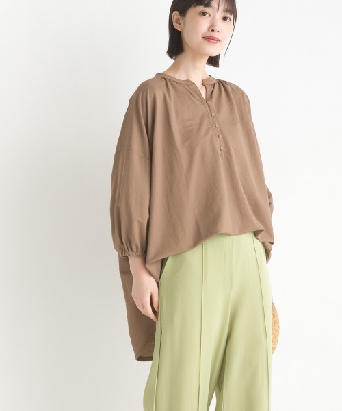 OMNES(オムネス)の「接触冷感ヘンリーネック5分袖裾ラウンドプルオーバー(Tシャツ/カットソー・レディース・チャコールグレー/モカ/イエロー/ブラック/ホワイト/ブルー/ブルー系その他/ラベンダー/ホワイト系その他/ブラウン/グリーン/キャメル/イエロー系その他/グレー・FREE)」の13枚目の写真