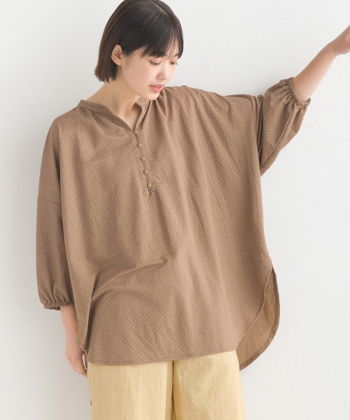 OMNES(オムネス)の「接触冷感ヘンリーネック5分袖裾ラウンドプルオーバー(Tシャツ/カットソー・レディース・チャコールグレー/モカ/イエロー/ブラック/ホワイト/ブルー/ブルー系その他/ラベンダー/ホワイト系その他/ブラウン/グリーン/キャメル/イエロー系その他/グレー・FREE)」の14枚目の写真