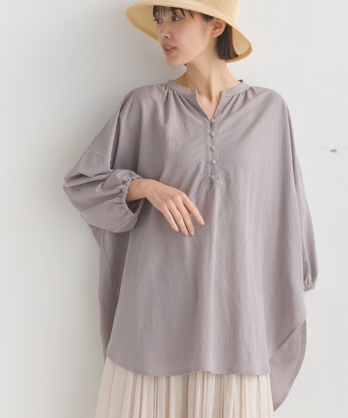 OMNES(オムネス)の「接触冷感ヘンリーネック5分袖裾ラウンドプルオーバー(Tシャツ/カットソー・レディース・チャコールグレー/モカ/イエロー/ブラック/ホワイト/ブルー/ブルー系その他/ラベンダー/ホワイト系その他/ブラウン/グリーン/キャメル/イエロー系その他/グレー・FREE)」の5枚目の写真