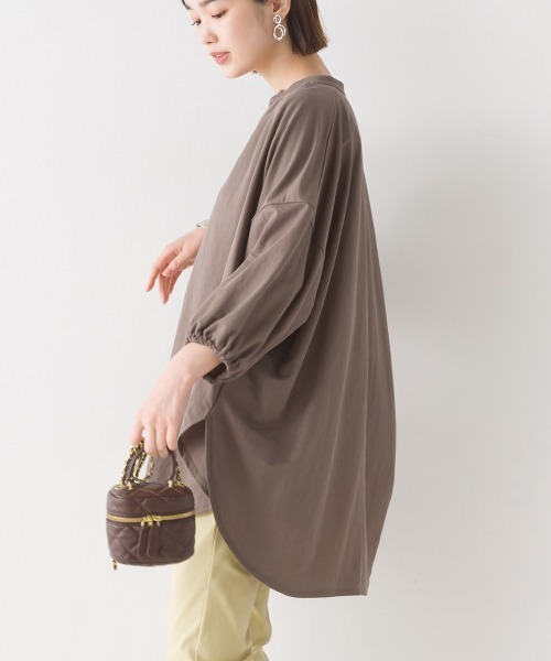 OMNES(オムネス)の「接触冷感ヘンリーネック5分袖裾ラウンドプルオーバー(Tシャツ/カットソー・レディース・チャコールグレー/モカ/イエロー/ブラック/ホワイト/ブルー/ブルー系その他/ラベンダー/ホワイト系その他/ブラウン/グリーン/キャメル/イエロー系その他/グレー・FREE)」の7枚目の写真