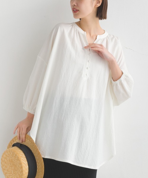 OMNES(オムネス)の「接触冷感ヘンリーネック5分袖裾ラウンドプルオーバー(Tシャツ/カットソー・レディース・チャコールグレー/モカ/イエロー/ブラック/ホワイト/ブルー/ブルー系その他/ラベンダー/ホワイト系その他/ブラウン/グリーン/キャメル/イエロー系その他/グレー・FREE)」の15枚目の写真