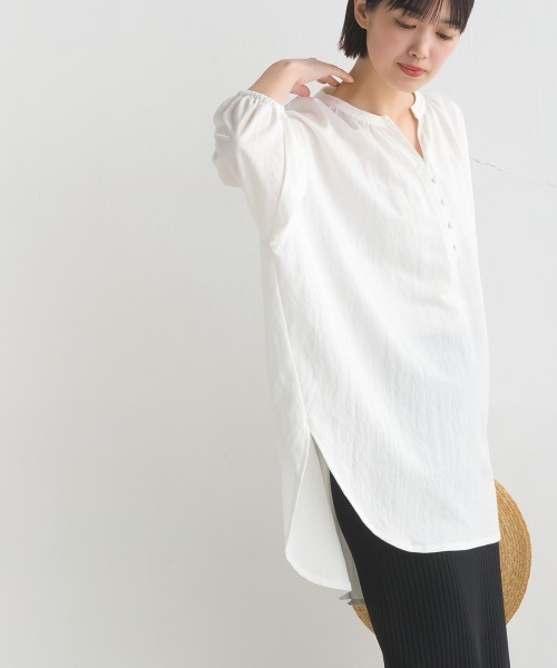 OMNES(オムネス)の「接触冷感ヘンリーネック5分袖裾ラウンドプルオーバー(Tシャツ/カットソー・レディース・チャコールグレー/モカ/イエロー/ブラック/ホワイト/ブルー/ブルー系その他/ラベンダー/ホワイト系その他/ブラウン/グリーン/キャメル/イエロー系その他/グレー・FREE)」の18枚目の写真