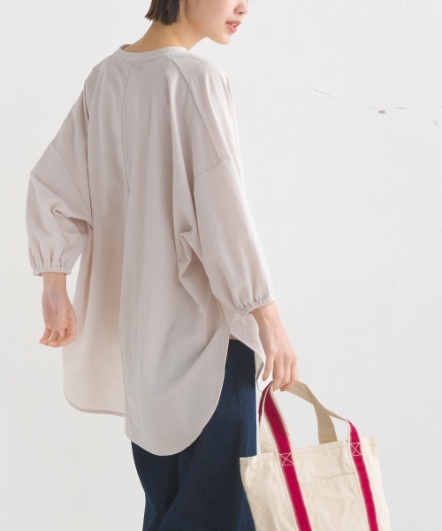 OMNES(オムネス)の「接触冷感ヘンリーネック5分袖裾ラウンドプルオーバー(Tシャツ/カットソー・レディース・チャコールグレー/モカ/イエロー/ブラック/ホワイト/ブルー/ブルー系その他/ラベンダー/ホワイト系その他/ブラウン/グリーン/キャメル/イエロー系その他/グレー・FREE)」の21枚目の写真