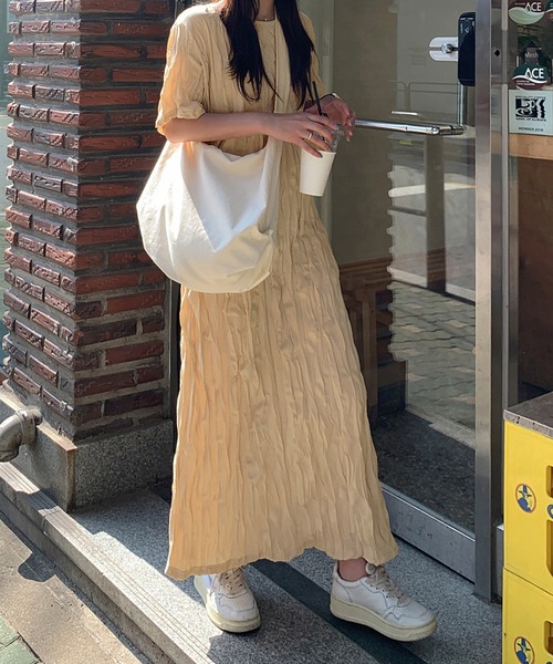 Doula Doula（ドゥーラドゥーラ）の「ワッシャーIラインワンピース（ワンピース・レディース・ベージュ/グレー/ブラック・FREE）」の4枚目の写真