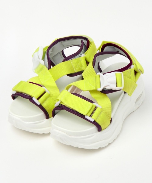 FOREVER 21（フォーエバー トゥエンティーワン）の「テープサンダル（サンダル・レディース・ブラック/ホワイト系その他/イエロー・SMALL/MEDIUM/LARGE）」の6枚目の写真