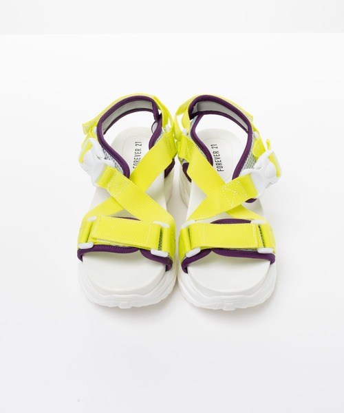 FOREVER 21（フォーエバー トゥエンティーワン）の「テープサンダル（サンダル・レディース・ブラック/ホワイト系その他/イエロー・SMALL/MEDIUM/LARGE）」の10枚目の写真
