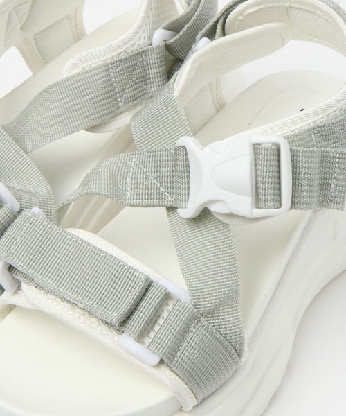 FOREVER 21（フォーエバー トゥエンティーワン）の「テープサンダル（サンダル・レディース・ブラック/ホワイト系その他/イエロー・SMALL/MEDIUM/LARGE）」の14枚目の写真