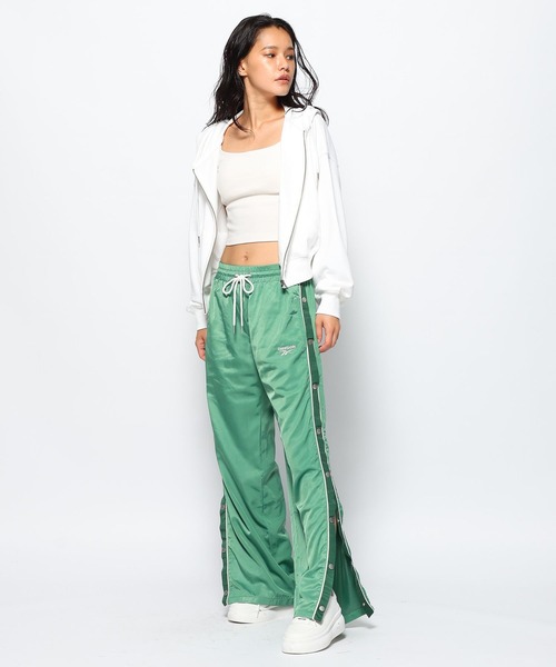 FOREVER 21(フォーエバー トゥエンティーワン)の「【2023AW】クロップドジップフーディー(パーカー・レディース・ブラック/グレー/オフホワイト/グリーン・SMALL/MEDIUM)」の5枚目の写真