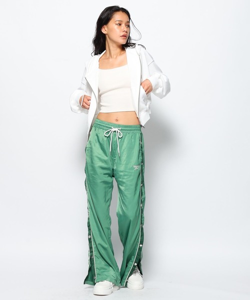 FOREVER 21(フォーエバー トゥエンティーワン)の「【2023AW】クロップドジップフーディー(パーカー・レディース・ブラック/グレー/オフホワイト/グリーン・SMALL/MEDIUM)」の19枚目の写真