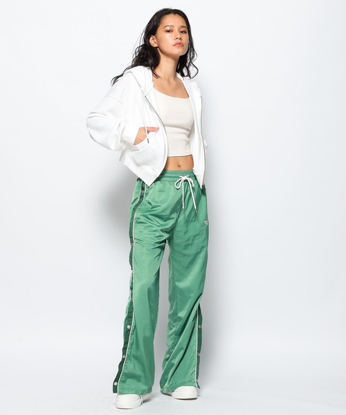 FOREVER 21(フォーエバー トゥエンティーワン)の「【2023AW】クロップドジップフーディー(パーカー・レディース・ブラック/グレー/オフホワイト/グリーン・SMALL/MEDIUM)」の8枚目の写真