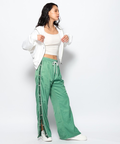 FOREVER 21(フォーエバー トゥエンティーワン)の「【2023AW】クロップドジップフーディー(パーカー・レディース・ブラック/グレー/オフホワイト/グリーン・SMALL/MEDIUM)」の11枚目の写真