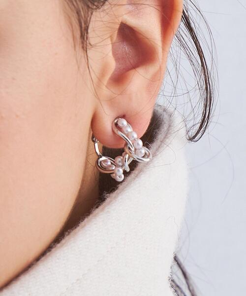 green label relaxing(グリーンレーベルリラクシング)の「メタル&フェイクパール フープイヤリング(イヤリング・レディース・シルバー/ゴールド・FREE)」の10枚目の写真