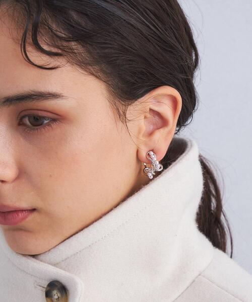 green label relaxing(グリーンレーベルリラクシング)の「メタル&フェイクパール フープイヤリング(イヤリング・レディース・シルバー/ゴールド・FREE)」の9枚目の写真