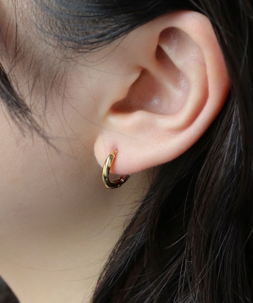 colleca la（コレカラ）の「[stainless]ステンレス・ツイストワンタッチフープピアス〈金属アレルギー対応〉（ピアス（両耳用）・レディース・シルバー/ゴールド・ﾌﾘ-）」の5枚目の写真