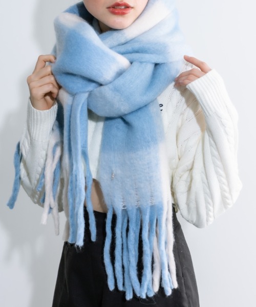 OLIVE des OLIVE（オリーブデオリーブ）の「【WEB限定】ハートチャーム付きチェックブークレマフラー　1032160020（マフラー・レディース・ブラウン/サックスブルー・FREE）」の2枚目の写真