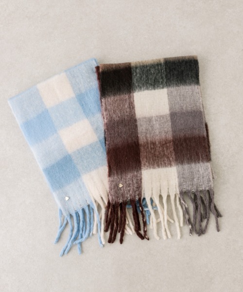 OLIVE des OLIVE（オリーブデオリーブ）の「【WEB限定】ハートチャーム付きチェックブークレマフラー　1032160020（マフラー・レディース・ブラウン/サックスブルー・FREE）」の3枚目の写真